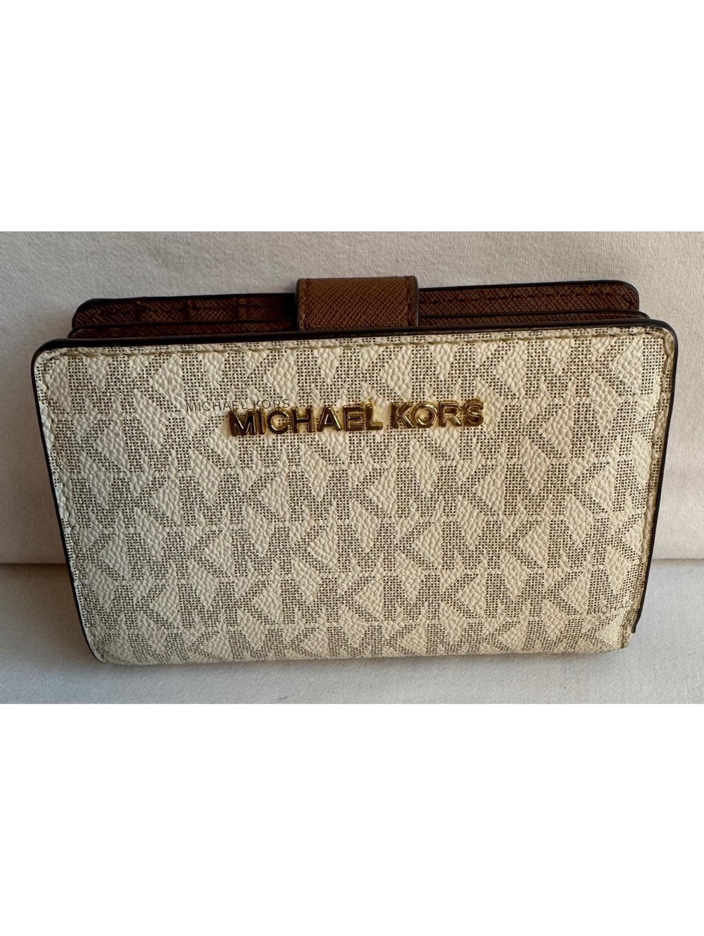 Michael Kors Jet Set Small Zip Around Wallet Optic White Camel Signature MK